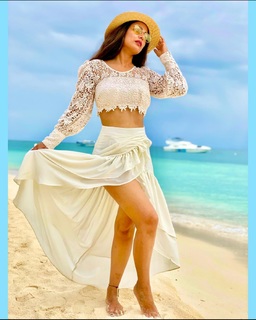 Hina Khan feet photo thumbnail