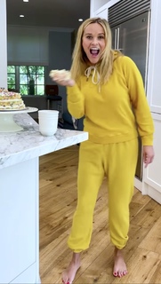 Reese Witherspoon feet photo thumbnail