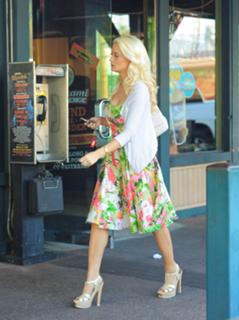 Holly Madison feet photo thumbnail