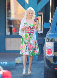 Holly Madison feet photo thumbnail