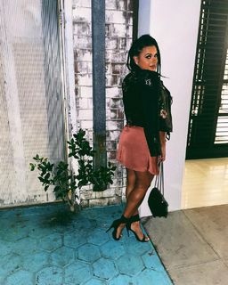 Joy Taylor feet photo thumbnail