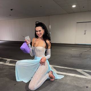 Dua Lipa feet photo thumbnail