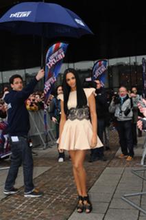 Alesha Dixon feet photo thumbnail