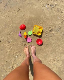 Doukissa Nomikou feet photo thumbnail