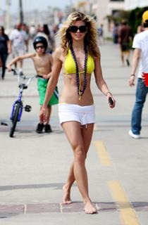 AnnaLynne McCord feet photo thumbnail