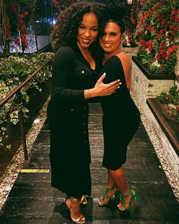 Joy Taylor feet photo thumbnail