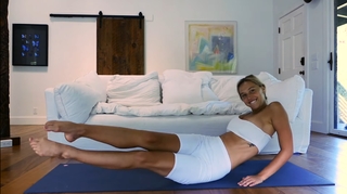 Alexis Ren feet photo thumbnail