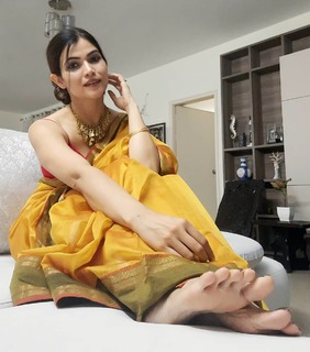Poonam Yadav feet photo thumbnail