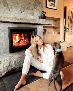 Karolina Pisarek feet photo thumbnail