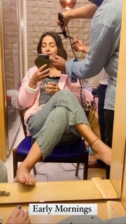 Hina Khan feet photo thumbnail