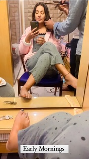 Hina Khan feet photo thumbnail