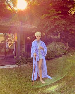Selma Blair feet photo thumbnail