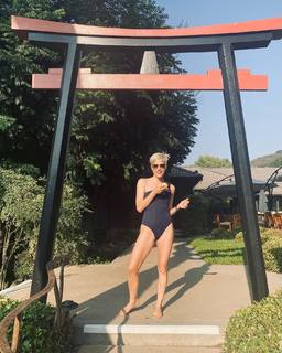 Selma Blair feet photo thumbnail