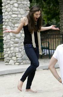 Milla Jovovich feet photo thumbnail