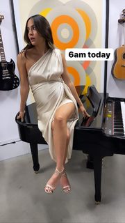 Erin Lim feet photo thumbnail