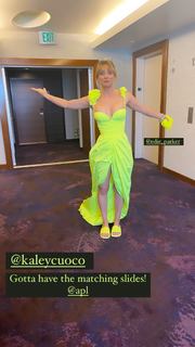 Kaley Cuoco feet photo thumbnail
