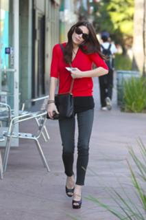 Ashley Greene feet photo thumbnail