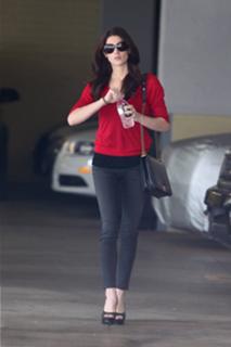 Ashley Greene feet photo thumbnail