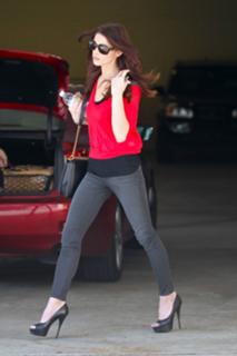 Ashley Greene feet photo thumbnail