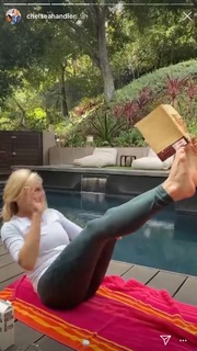 Chelsea Handler feet photo thumbnail