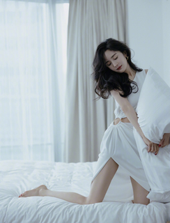 Mi Yang feet photo thumbnail