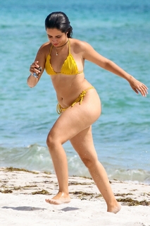 Camila Cabello feet photo thumbnail