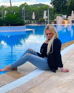 Daniela Katzenberger feet photo thumbnail