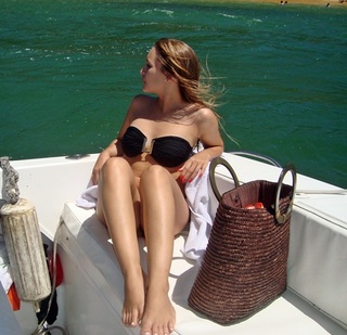 Carla Diaz feet photo thumbnail