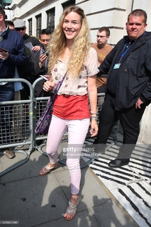 Joss Stone feet photo thumbnail