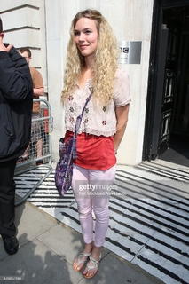 Joss Stone feet photo thumbnail