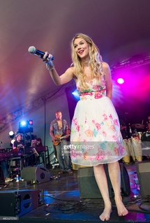 Joss Stone feet photo thumbnail