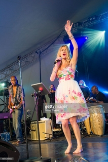 Joss Stone feet photo thumbnail