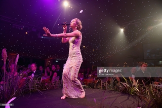 Joss Stone feet photo thumbnail