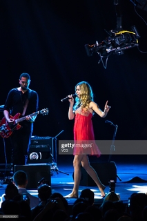 Joss Stone feet photo thumbnail