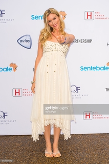 Joss Stone feet photo thumbnail
