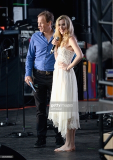 Joss Stone feet photo thumbnail