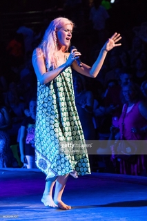 Joss Stone feet photo thumbnail
