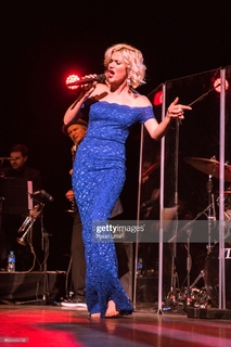 Joss Stone feet photo thumbnail