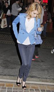 Emma Roberts feet photo thumbnail