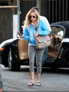 Ashley Tisdale feet photo thumbnail