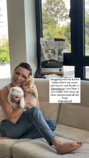 Katie Cassidy feet photo thumbnail