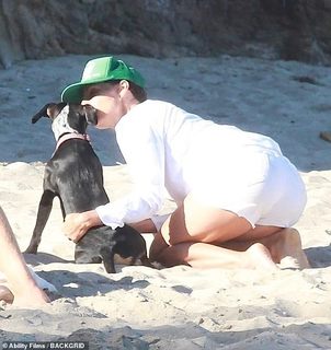 Minnie Driver feet photo thumbnail