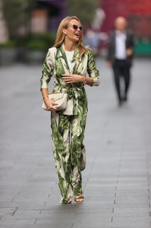 Amanda Holden feet photo thumbnail