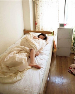 Ai Shinozaki feet photo thumbnail