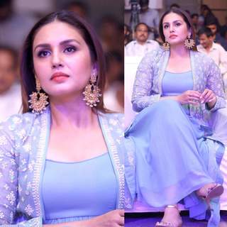 Huma Qureshi feet photo thumbnail