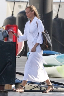Diane Kruger feet photo thumbnail