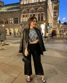 Natalie Noel Mariduena feet photo thumbnail