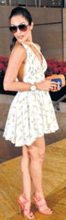 Malaika Arora feet photo thumbnail