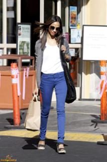Zoe Saldana feet photo thumbnail