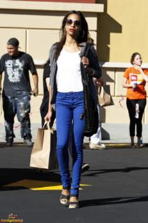 Zoe Saldana feet photo thumbnail